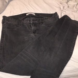 They don’t fit me. Great condition though.